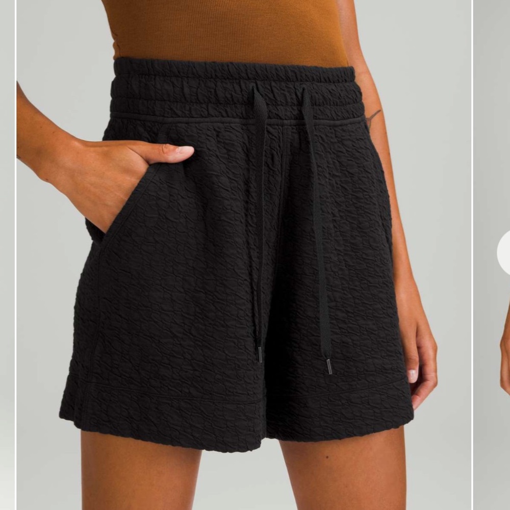 NWT size 4 Lululemon Rippled High Rise Short 5”